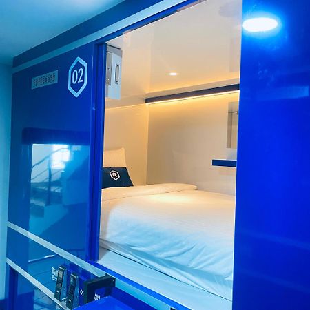 Rosalyne Sleepbox Malioboro 3 Hotel Yogyakarta Bagian luar foto