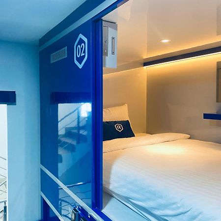 Rosalyne Sleepbox Malioboro 3 Hotel Yogyakarta Bagian luar foto