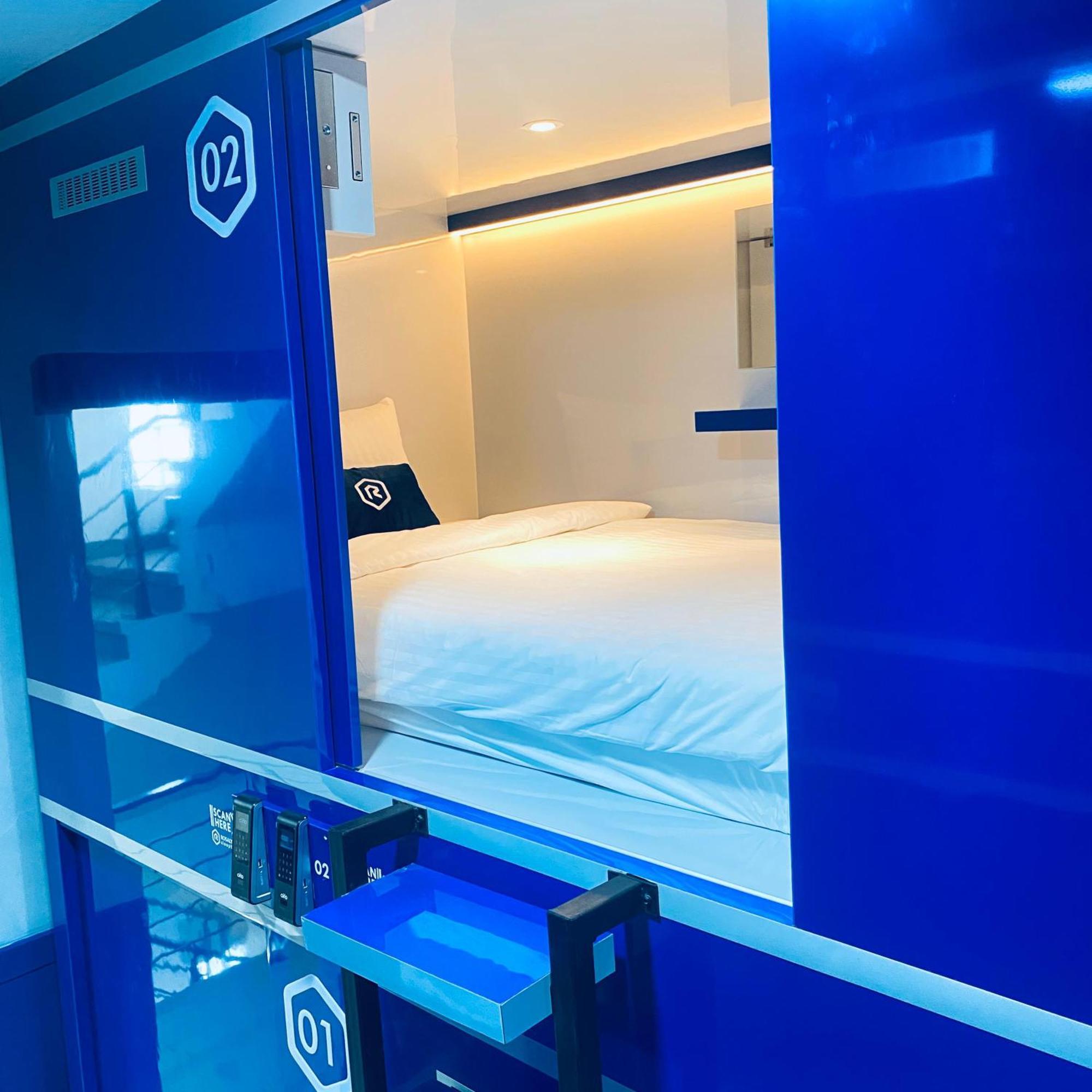 Rosalyne Sleepbox Malioboro 3 Hotel Yogyakarta Bagian luar foto