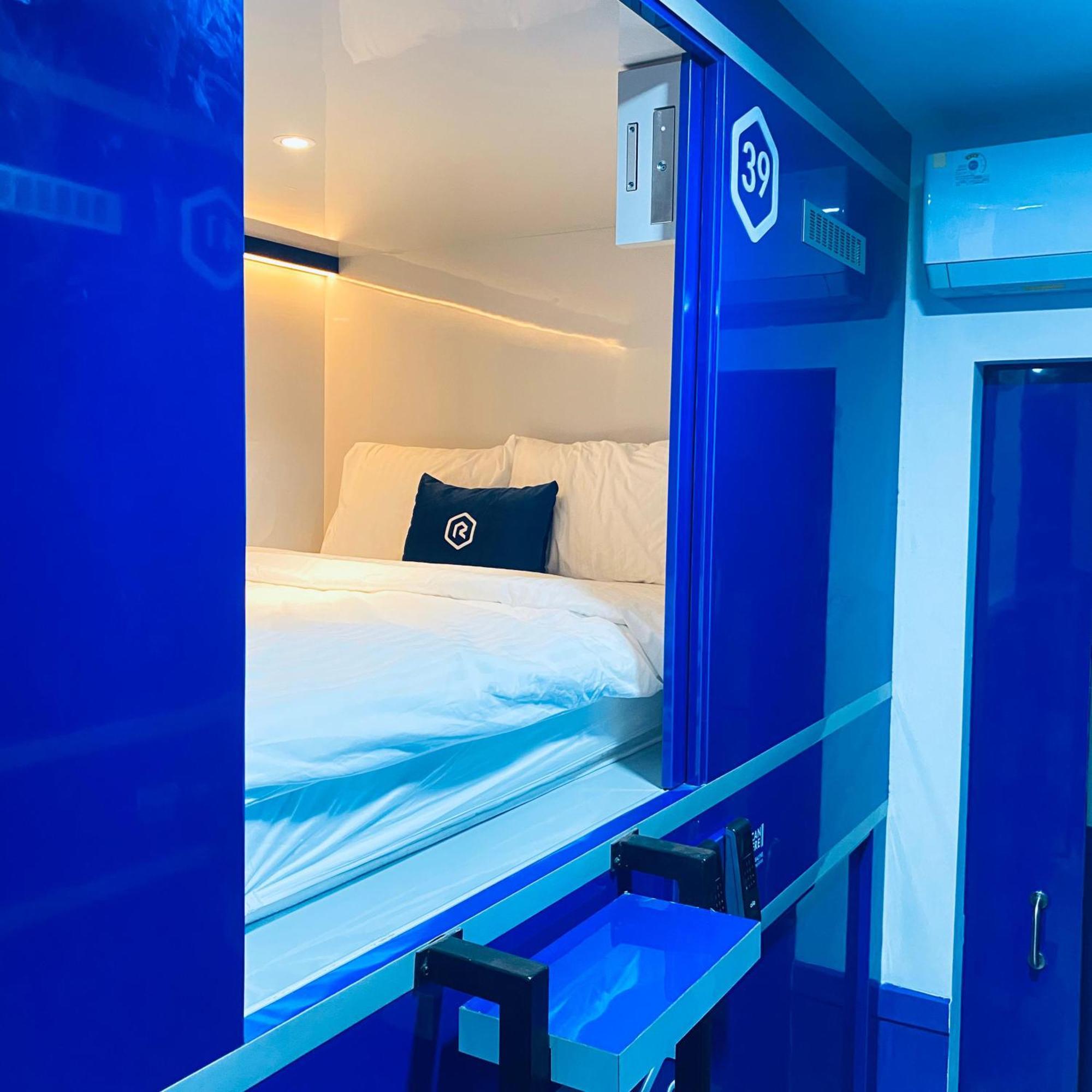 Rosalyne Sleepbox Malioboro 3 Hotel Yogyakarta Bagian luar foto