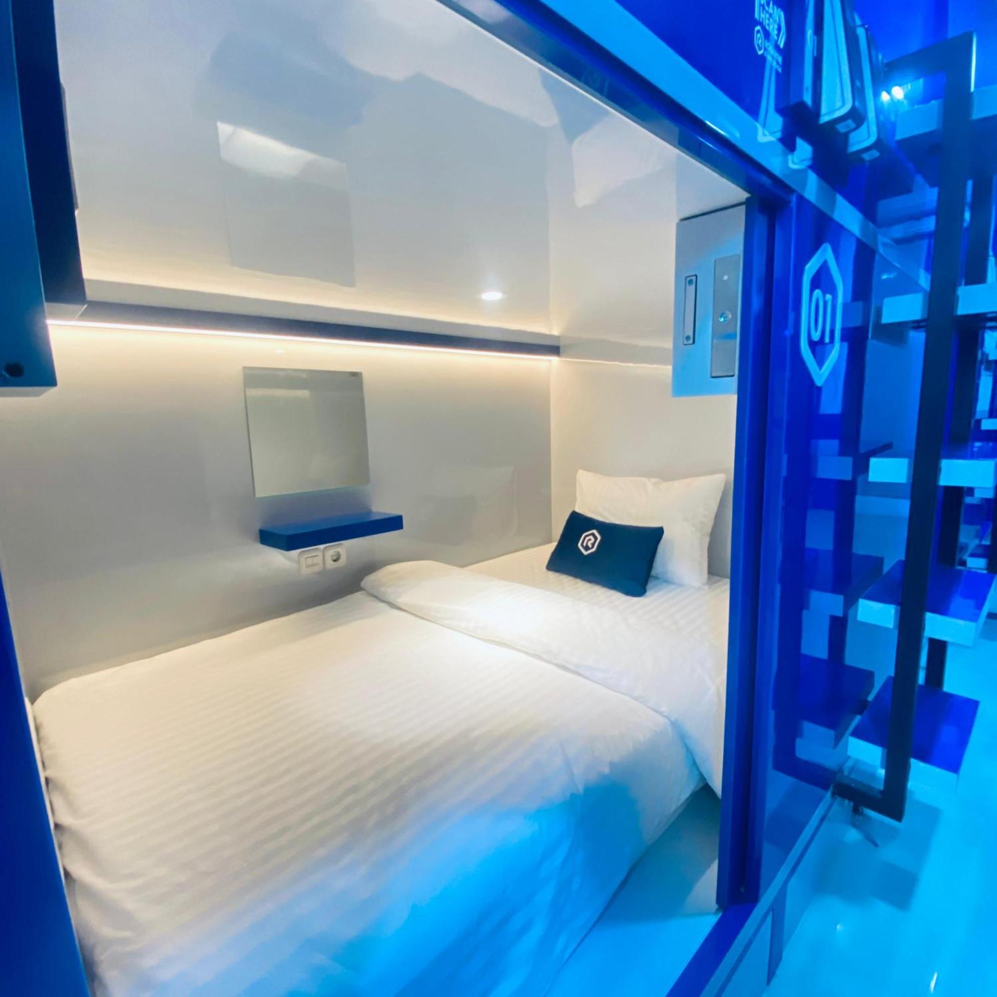 Rosalyne Sleepbox Malioboro 3 Hotel Yogyakarta Bagian luar foto
