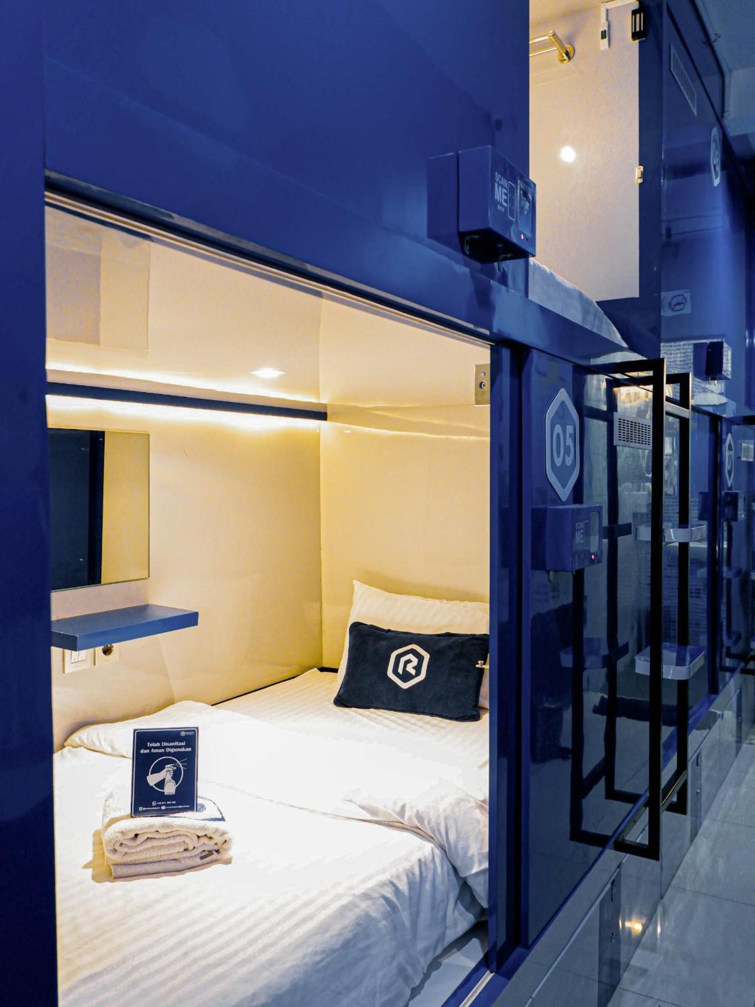 Rosalyne Sleepbox Malioboro 3 Hotel Yogyakarta Bagian luar foto