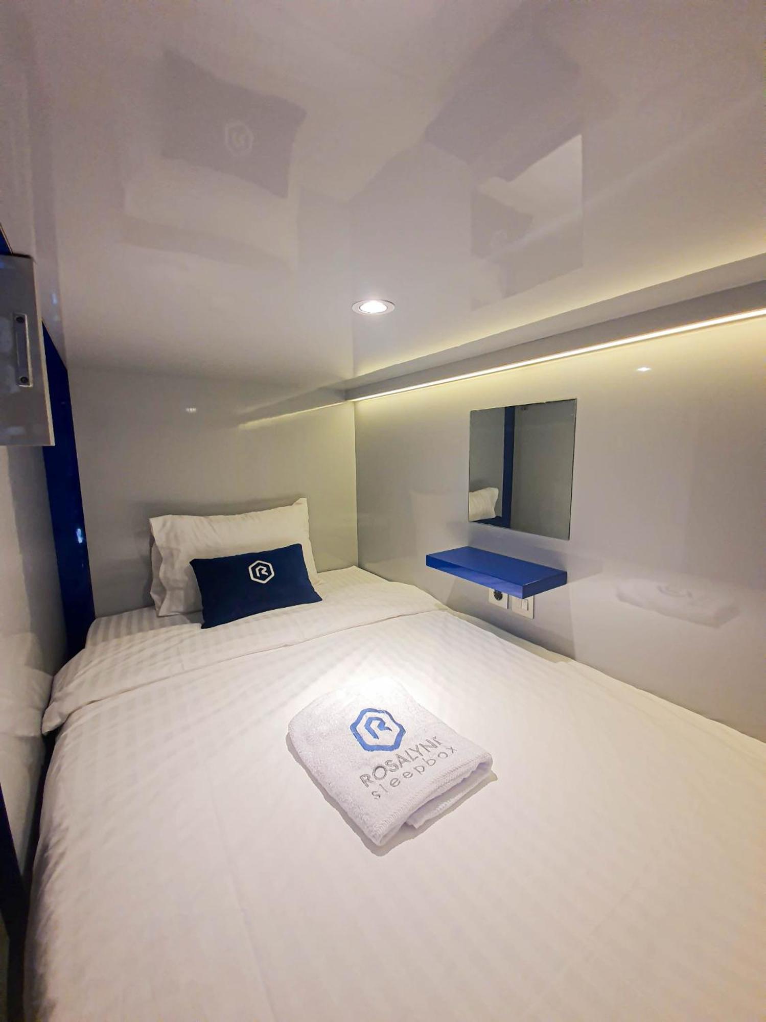 Rosalyne Sleepbox Malioboro 3 Hotel Yogyakarta Bagian luar foto