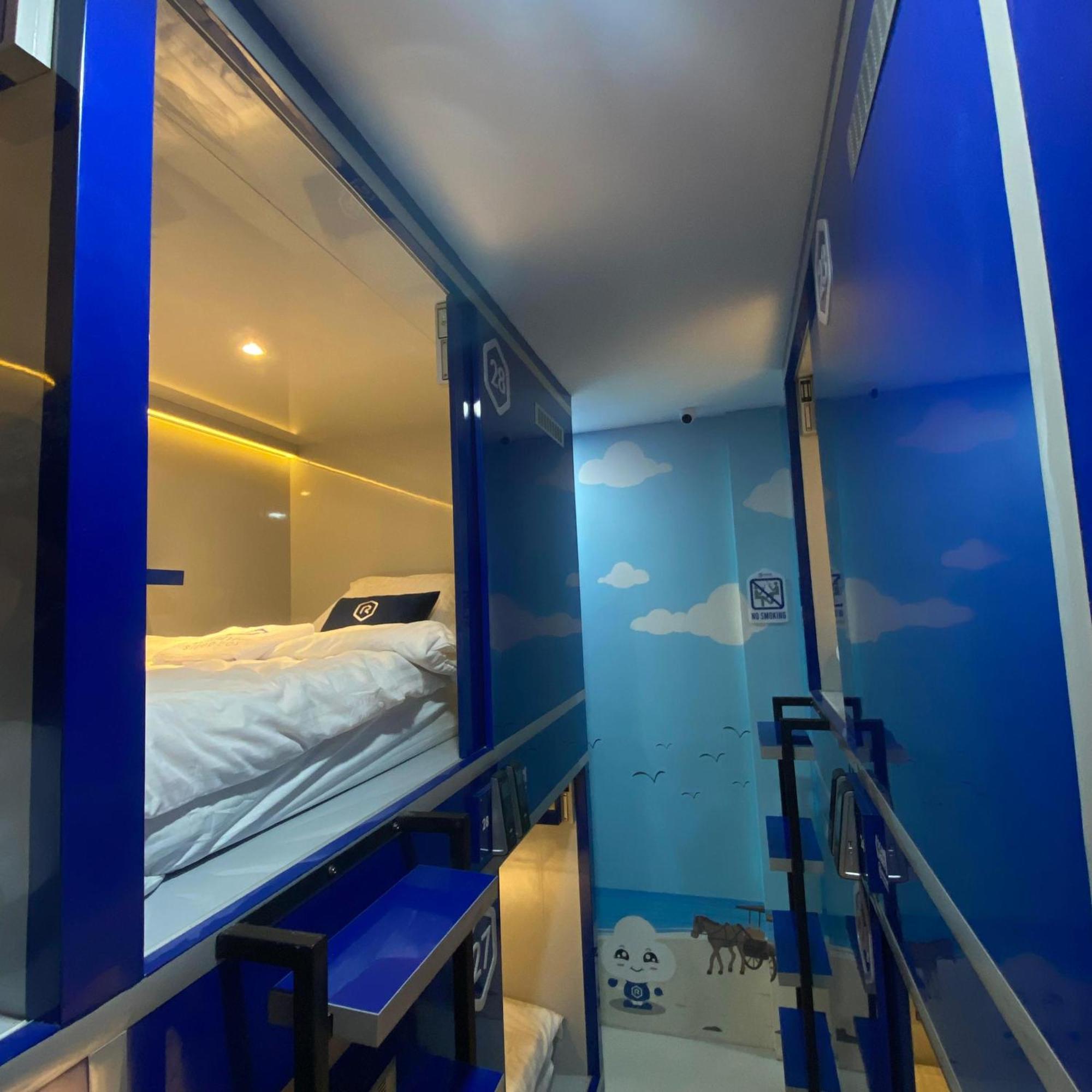 Rosalyne Sleepbox Malioboro 3 Hotel Yogyakarta Bagian luar foto