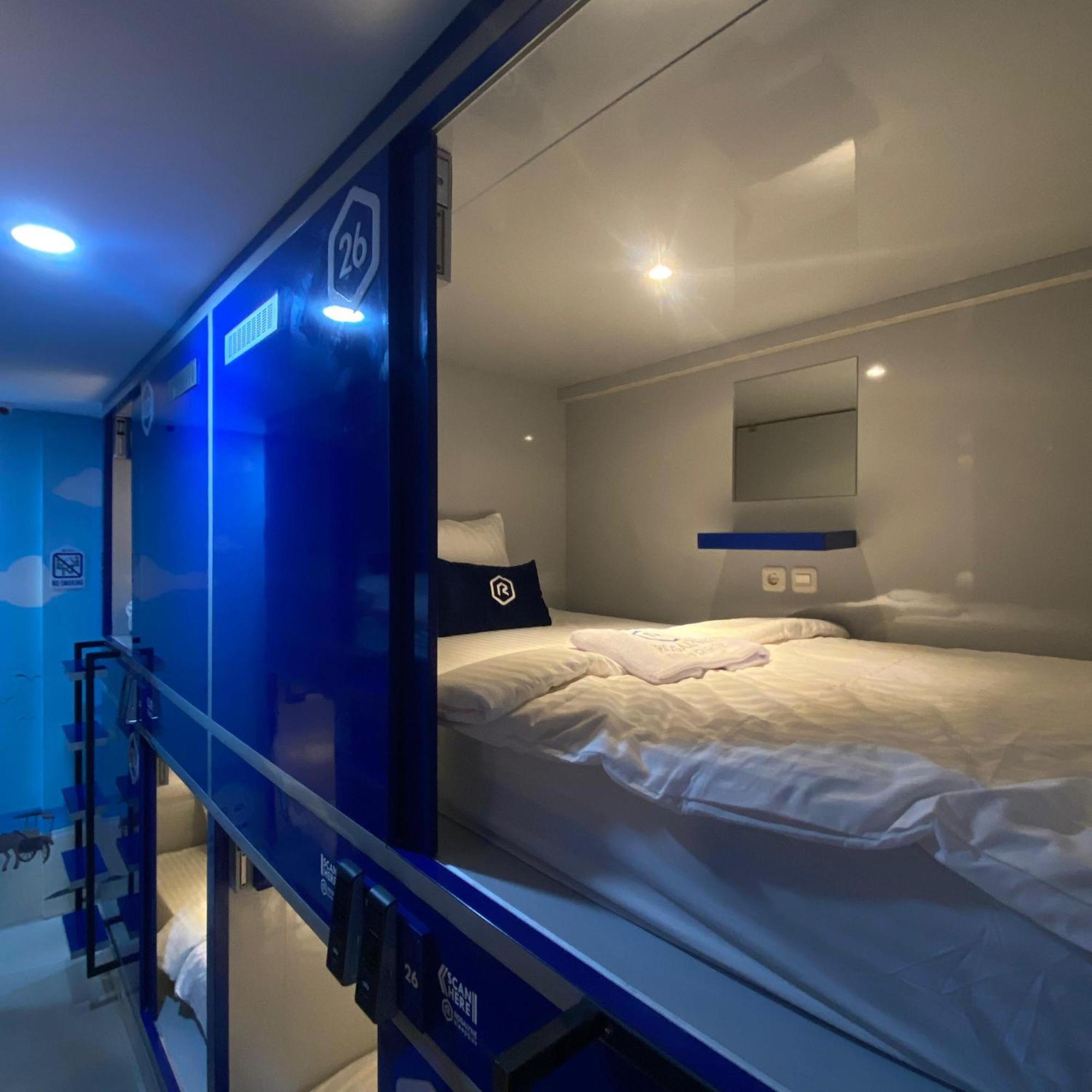 Rosalyne Sleepbox Malioboro 3 Hotel Yogyakarta Bagian luar foto