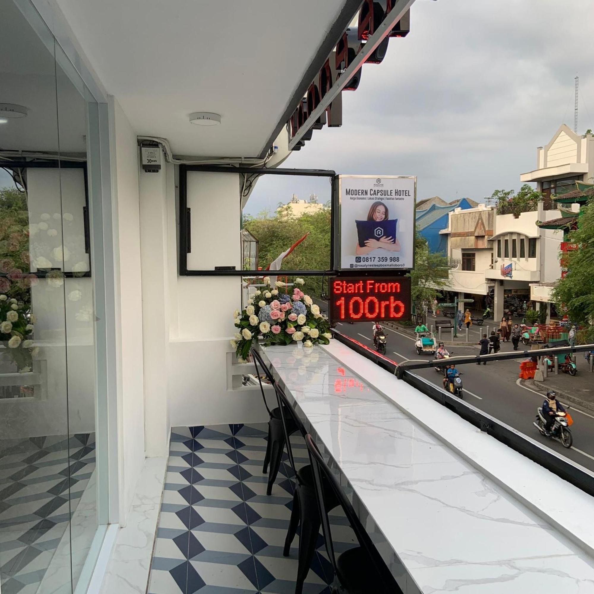 Rosalyne Sleepbox Malioboro 3 Hotel Yogyakarta Bagian luar foto